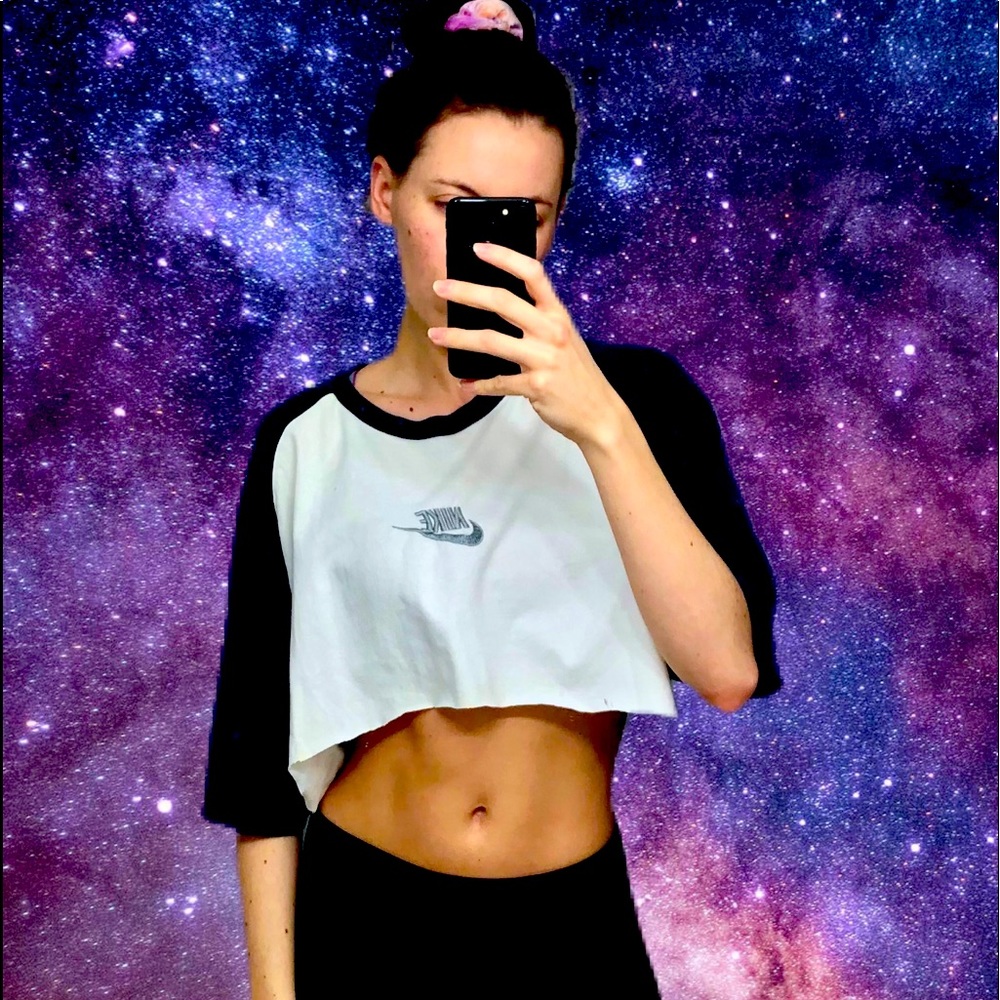 NIKE NAVY BLUE CROPPED TEE